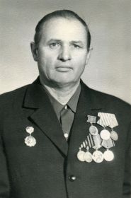 Виктор Исаакович 9 мая 1975 года.
