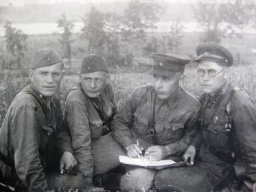 Фотография с фронта (Владимир Владимирович 2-й слева)