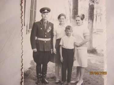 9мая 1966 года с семьёй