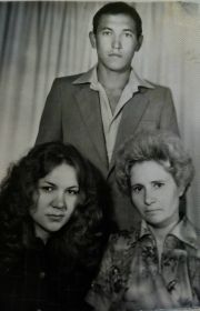 Внуки Польщиков Владимир и Горбачева Ирина со своей мамой Валентиной