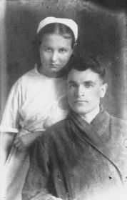 Госпиталь в Ленинграде, с медсестрой. 1943 год.