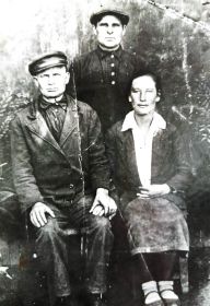 Ченский Андрей Иванович с отцом и матерью.