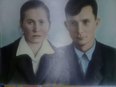 Это бабашка Мелания Егоровна и дедушка Петр Иванович