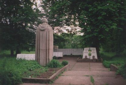 п. Пушкино, Нестеровский р-н. (могила №7, 5-й от сев.края, в 1-м ряду). Фото 7