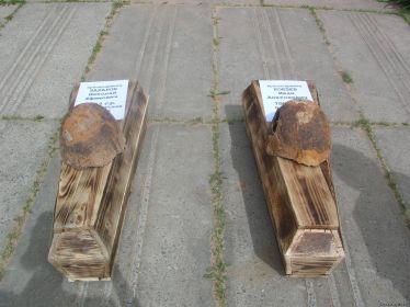 Гробы с останками Захаров и Кобзеав