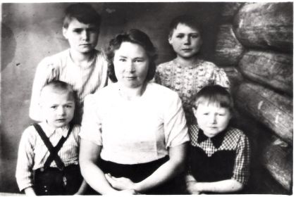 вдова солдата и дети Алексей,Юлия,Галина,Валентина