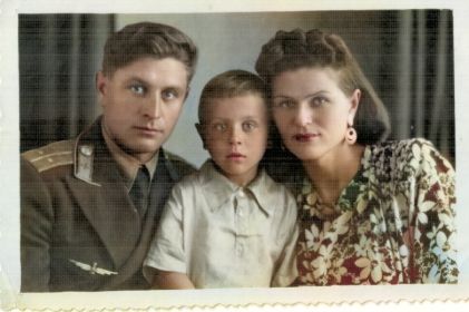 С женой и сыном - 9 августа 1950 года