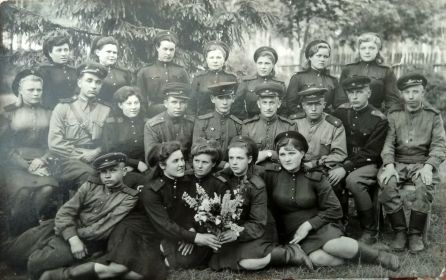 9 мая 1945 года г. Лодзь, Польша (Второй ряд, второй справа)