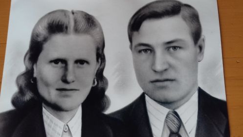 Довоенное семейное фото Алексея Ларионовича и его жены