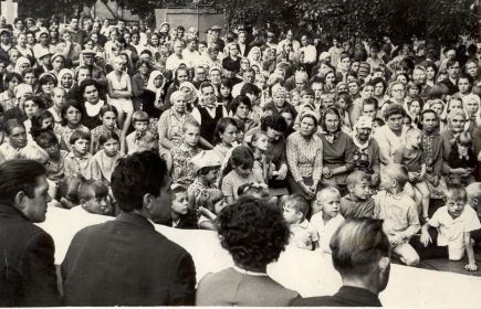 Митинг в честь переименования улицы Ударная в улицу имени Черных И.С. г. Киселевск. 1965 год.