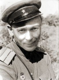 Родной брат -  Шарапов Алексей Дорофеевич, 1907 г.р;  гв.старший лейтенант