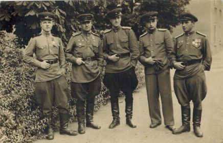 Сентябрь 1945 года (Курносов, Усубов, Кушнир, Быков, 4- ординарец)