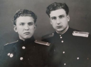 Сыновья моего деда- Радомир (мой отец справа) и Владимир (мой дядя) Петровичи.