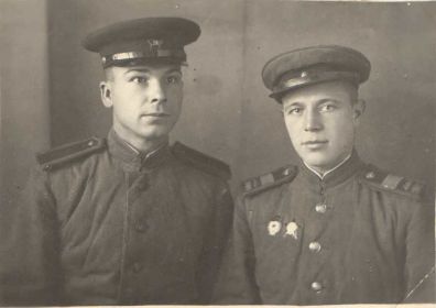 Толмачёв Александр Карпович (справа) с сослуживцем