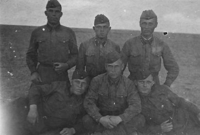 Дальневосточный фронт. 1939 -1948 г.г. Задний  ряд. Первый справа Кругов Иван Петрович.