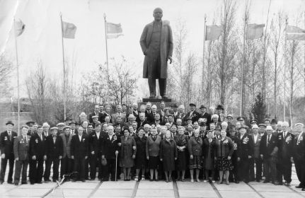 После войны. 9 мая. 80-е годы XX века. г. Балашов, Саратовская область.