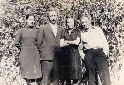 фото с сестрами (Анна, Иван, Нина, Николай Оленберг)