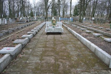 Плиты на мемориале &quot;Танк&quot; с именами воинов, погибших при освобождении города Тильзит, Восточная Пруссия