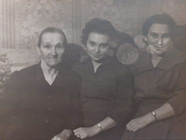 Мама, жена и мама жены (слева направо)