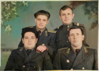 Аносов Дмитрий Александрович с боевыми друзьями