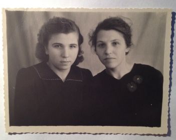 Макеевы Валентина и Анна(справа), родные сестры.