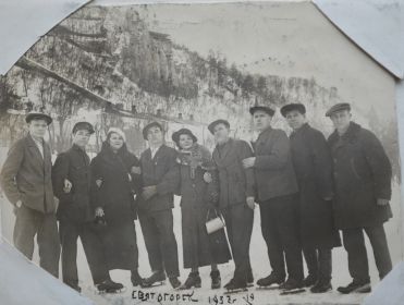 Перед войной в Святогорске.1937г.Дядя Женя в центре фото