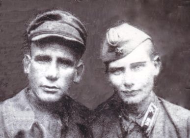 Отец Максим Федорович и сын Петр, 1942 год.