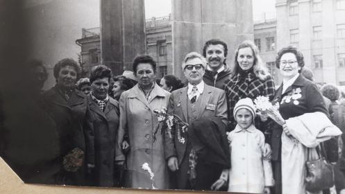 9 мая 1983 год с однополчанами и их семьями в Туле