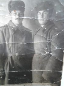 На фронте, прибл. 1943 г. (на фото справа)