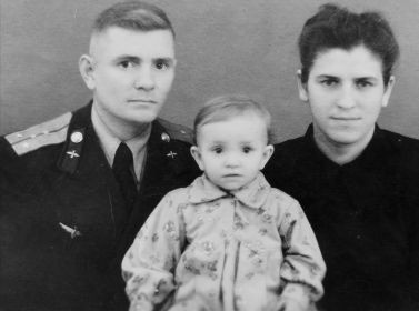 Семья Михаила:жена Евгения и дочь Наташа. 1953г