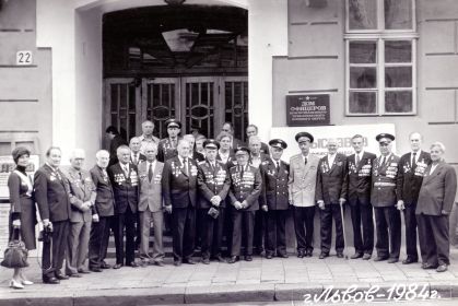 Встреча ветеранов 1 гв.апдд г.Львов 1984 год.Феоктистов Иван Петрович 4-ый слева.