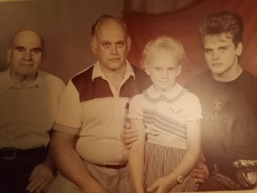 Фото с сыном Вячеславом и  с внуками Вадимом и Еленой