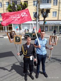 9 Мая 2019 г. Бессмертный полк в г. Рязань. С транспорантом Солдата-правнук Андрей Мельцаев.