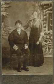 крёстная Ивана Ивановича, Дарья Сергеевна (урождённая Барабанова) с мужем Дмитрием