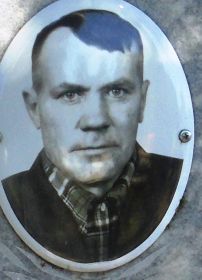сын Пётр Максимович (1935-2006)