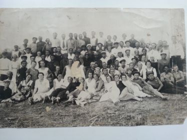 Лагерный сбор студентов  2 курса Россошанского пед.училища с учителями (примерно 1934г)
