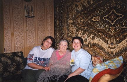 2004 с дочерьми