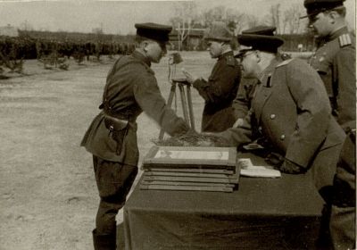 Справа генерал-майор ТВ Бахаров Б.С., за ним Трушкин П.И. май 1944г.