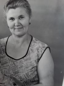 сестра Тамара Лесниченко (Пушкарева)1922г.