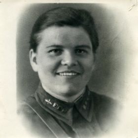 Ст.лейтенант Е.Д.Тимофеева – ком. 2 АЭ 587 БАПю1942г.