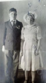 Купрейчик Александр  Иванович с женой Марией.1947 год.