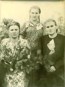 жена Зинбицкая Мария (1913-1991), дочь Лариса (1939-2001), дочь Тамара,  дер.Дегтево