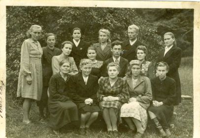 жена Зинбицкая Мария (справа) с сотрудниками детдома Матренино