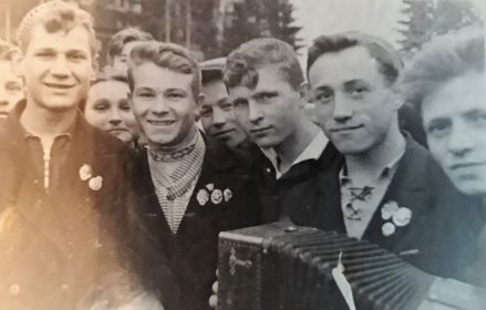 Апрель-май 1941 перед призывом в РККА.
