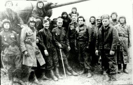 Танкисты 18 ОГМЦБ. третий слева- Герой Советского Союза Басков М.Н.