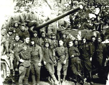танковая рота 18 ОГМЦБ начало марта 1945г. В центре- Герой Советского Союза Косарев В.А., умер от ран 7 марта.