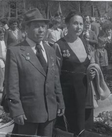 Ветераны ВОВ Мария Васильевна Тартанова и её муж Иван Георгиевич в День Победы 9 мая 1980 г.