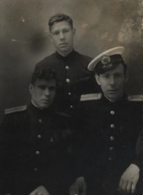Братья Тартановы в 1946г., г. Шахты: сидят Иван и Алексей (участники ВОВ), стоит - Василий, младший брат.