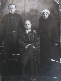 Единственное довоенное фото, где Баранов Иван Алексеевич стоит