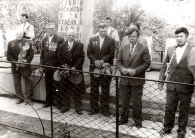 В день Победы.Митинг в Лобойково. 1990г.